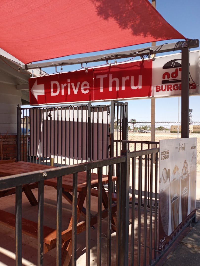 Exterior of nd's BURGERS in Littlerock.
